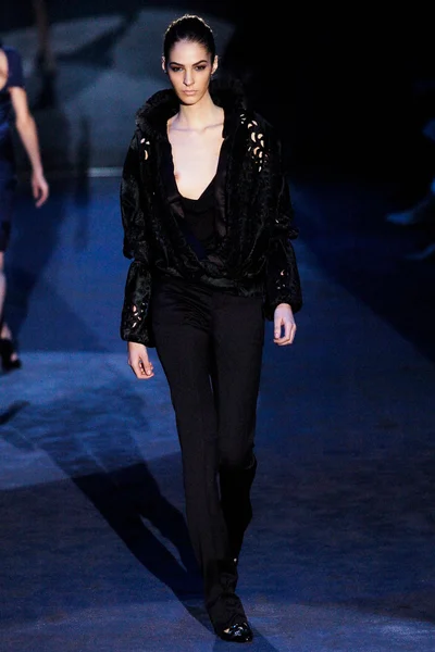 Look 32